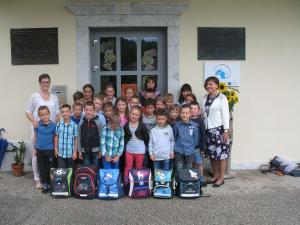 PŠ Šentviška Gora - učenci in učiteljici 2018-19 (Foto arhiv šole) (2)